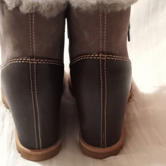 UGG "Alisdair" Bootie - Picture 4 of 8